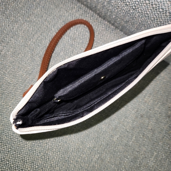 Stone & Co. Leather Clutch With Internal Detachable Coin/Card Purse - Picture 4 of 7